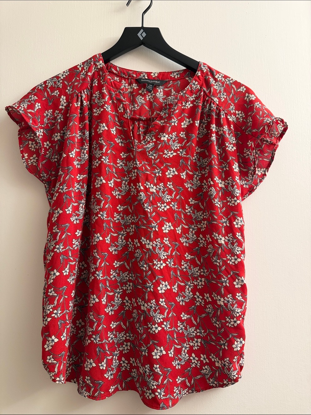 Banana Republic Red Floral Short-Sleeve Blouse